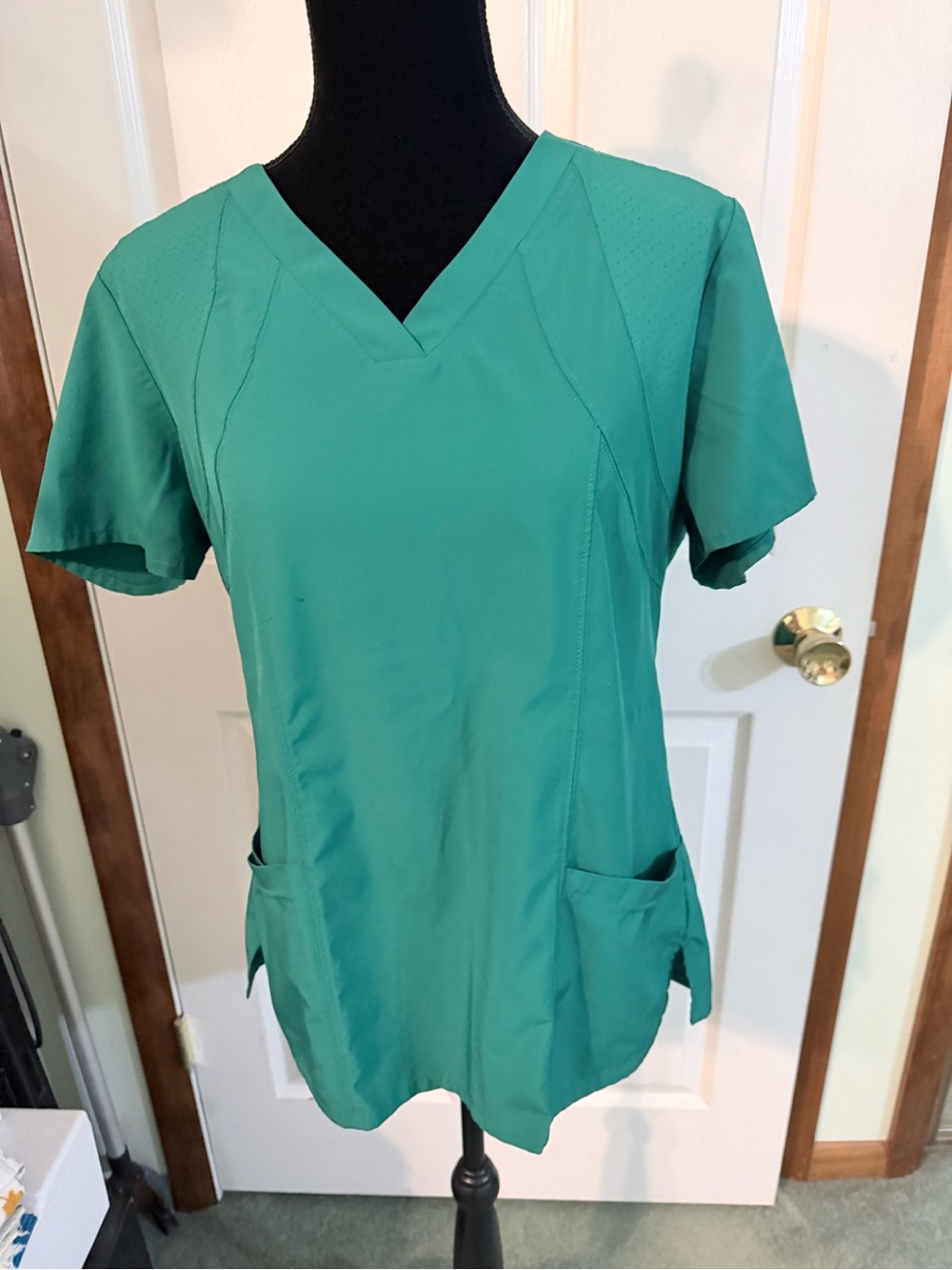 Women’s V-Neck Medical Top in hunter green small snag hardly noticable